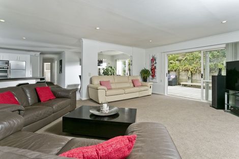 Photo of property in 9 Falstone Lane, Browns Bay, Auckland, 0630