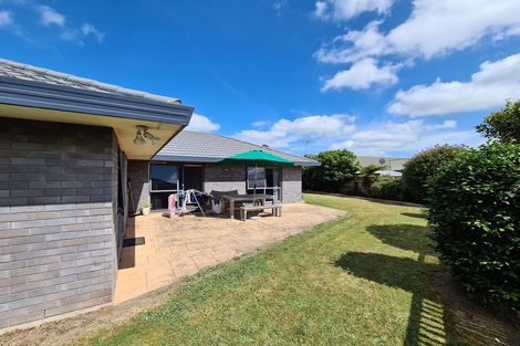 Photo of property in 15 Mangakoea Place, St Andrews, Hamilton, 3200