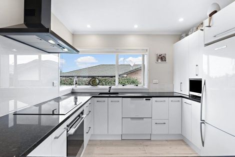 Photo of property in 6 Harobed Place, Weymouth, Auckland, 2103