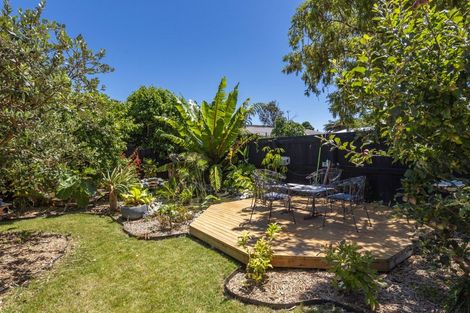 Photo of property in 4 Graham Grove, Waikanae, 5036