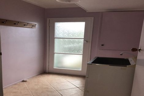 Photo of property in 37 Takapu Street, Henderson, Auckland, 0612