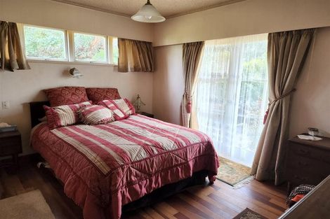 Photo of property in 2 Shortt Avenue, Mangere Bridge, Auckland, 2022