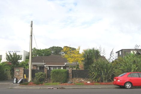 Photo of property in 2/104 Mokoia Road, Birkenhead, Auckland, 0626