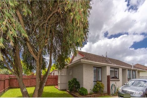 Photo of property in 2/4 Tyndrum Place, Highland Park, Auckland, 2010