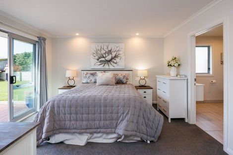 Photo of property in 6 Atlantic Drive, Fitzherbert, Palmerston North, 4410