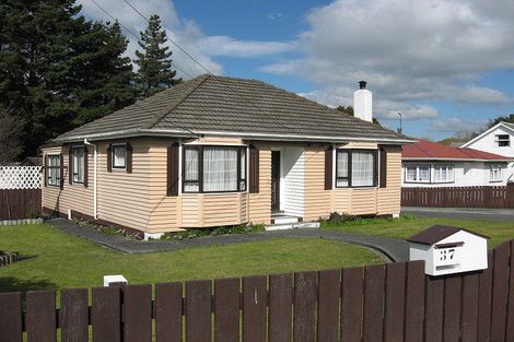Photo of property in 37 Stanley Street, Wainuiomata, Lower Hutt, 5014