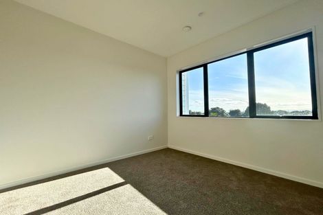 Photo of property in 723b Massey Road, Mangere, Auckland, 2022