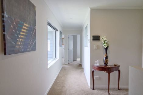 Photo of property in 17 Walter Ruddock Avenue, Kumeu, 0810