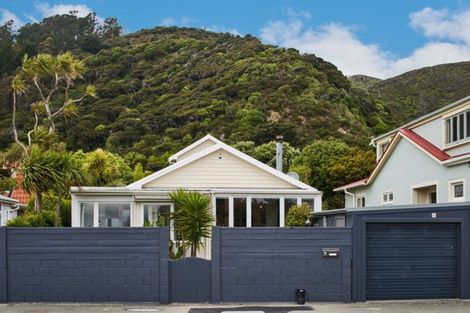 Photo of property in 59 Marine Parade, Eastbourne, Lower Hutt, 5013