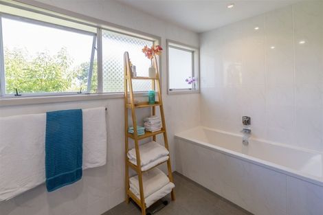 Photo of property in 355 Oxford Street, Levin, 5510