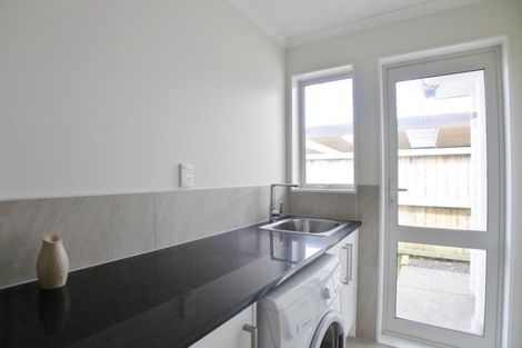 Photo of property in 4 Iwinuku Crescent, Wattle Downs, Auckland, 2103