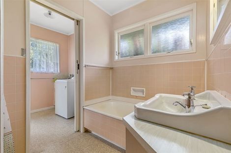 Photo of property in 265 Great North Road, Henderson, Auckland, 0612