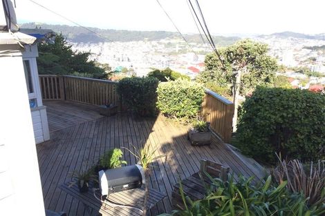 Photo of property in 118 Kelburn Parade, Kelburn, Wellington, 6012