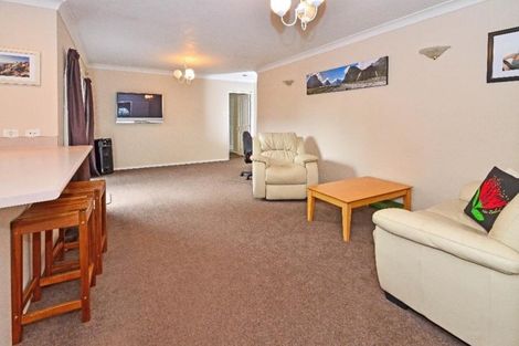 Photo of property in 22 Perotti Place, Conifer Grove, Takanini, 2112