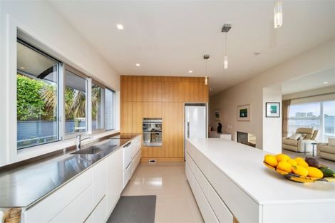 Photo of property in 16 Links Drive, Waiwhakaiho, New Plymouth, 4312
