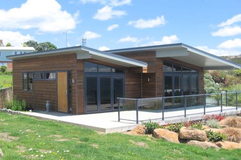 Photo of property in 6 Leslie Road, Cable Bay, 0420