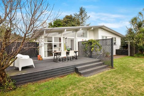 Photo of property in 27 Wallace Road, Mangere Bridge, Auckland, 2022