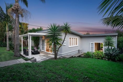 Photo of property in 14 Atkinson Road, Titirangi, Auckland, 0604