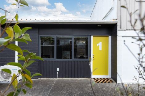 Photo of property in 1/125a Birkdale Road, Birkdale, Auckland, 0626