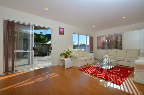 Photo of property in 2/559 East Coast Road, Browns Bay, Auckland, 0630