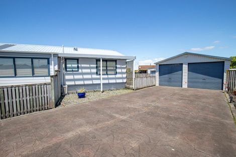 Photo of property in 12 Walton Place, Ngatea, 3503