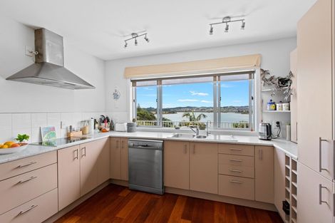 Photo of property in 36 Pohutukawa Avenue, Red Beach, 0932