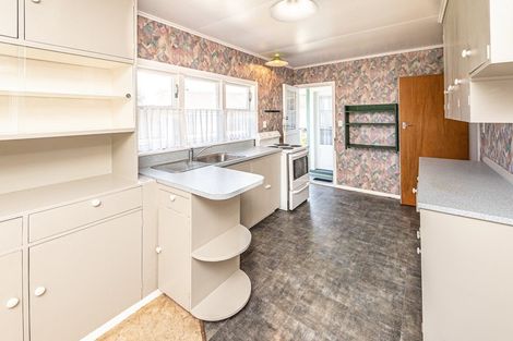 Photo of property in 15 Karaka Street, Castlecliff, Whanganui, 4501