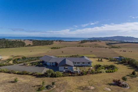 Photo of property in 601 Cable Bay Block Road, Cable Bay, 0420