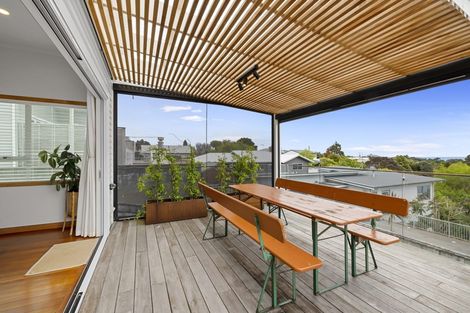 Photo of property in 18 Dorset Avenue, Westown, New Plymouth, 4310