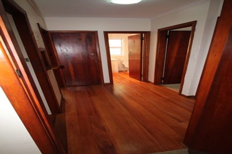 Photo of property in 13 Warrington Grove, Newlands, Wellington, 6037