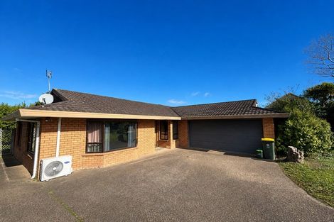 Photo of property in 3 Kadina Place, Botany Downs, Auckland, 2010