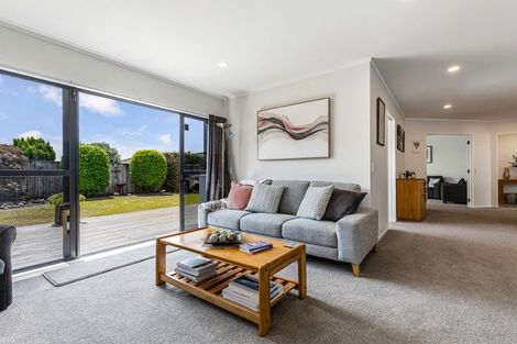 Photo of property in 25 Suncrest Drive, West Harbour, Auckland, 0618