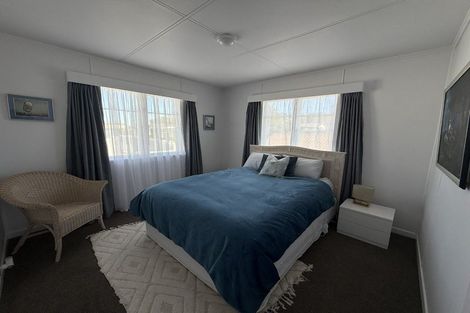 Photo of property in 15 Karoro Road, One Tree Point, 0118