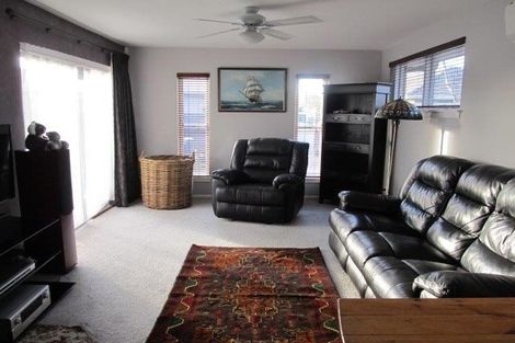 Photo of property in 8 Lomond Place, Woolston, Christchurch, 8062