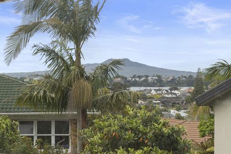 Photo of property in 43 Forrest Hill Road, Milford, Auckland, 0620