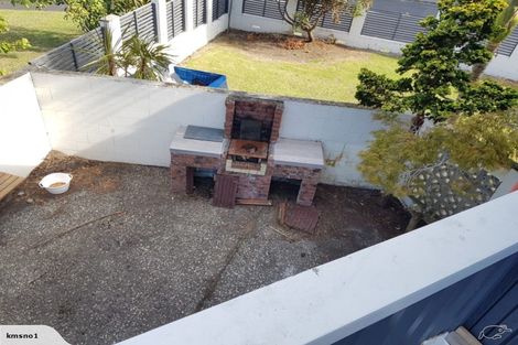 Photo of property in 22 Hartley Terrace, Massey, Auckland, 0614