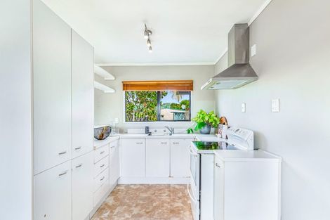 Photo of property in 2/91a Beach Road, Te Atatu Peninsula, Auckland, 0610