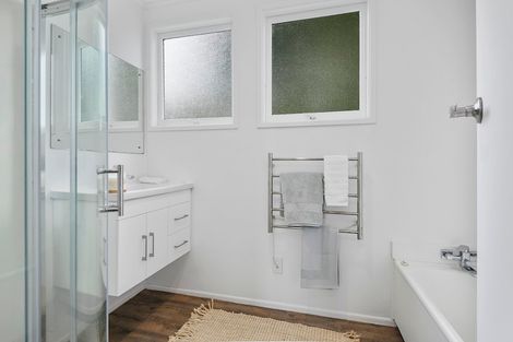 Photo of property in 27 Wallace Road, Mangere Bridge, Auckland, 2022