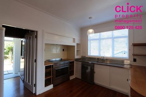 Photo of property in 19 Cliffs Road, Saint Clair, Dunedin, 9012