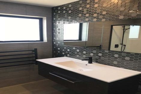 Photo of property in 109c Hobsonville Road, West Harbour, Auckland, 0618