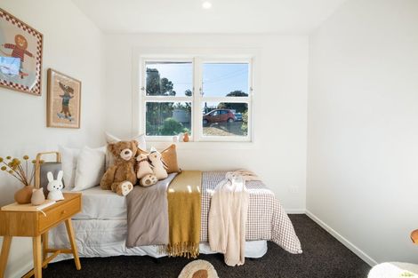 Photo of property in 132 Lancaster Road, Beach Haven, Auckland, 0626