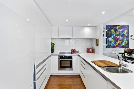 Photo of property in 86 Elizabeth Street, Mount Victoria, Wellington, 6011