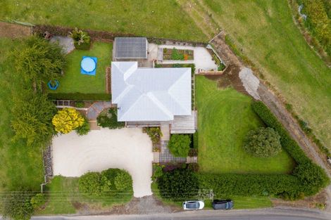 Photo of property in 8 Clearview Road, Lepperton, New Plymouth, 4373