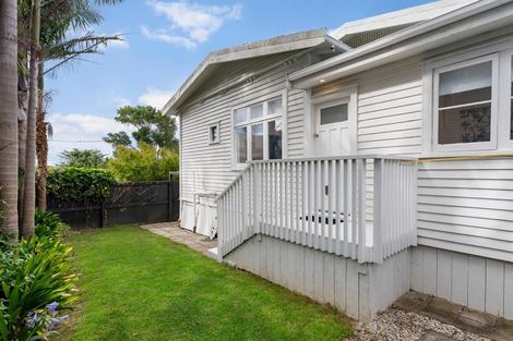 Photo of property in 12 Birkley Road, Bayswater, Auckland, 0622