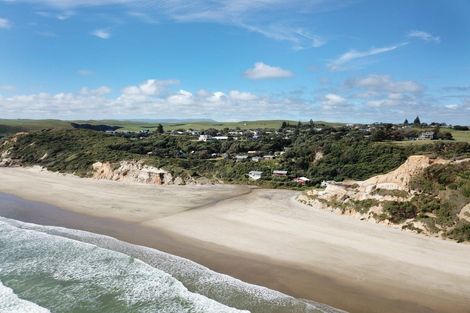 Photo of property in 18 Coates Avenue, Baylys Beach, Dargaville, 0377