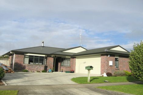 Photo of property in 18 Sycamore Crescent, Fitzherbert, Palmerston North, 4410