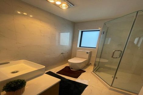 Photo of property in 2 Seaside Place, Pakuranga, Auckland, 2010