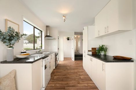 Photo of property in 38 Dissmeyer Drive, Clover Park, Auckland, 2019