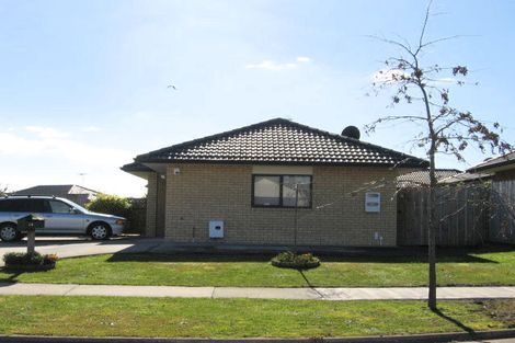Photo of property in 16 Carisbrook Crescent, Papakura, 2110