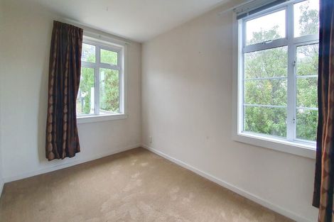Photo of property in 2 Hawkhurst Road, Lyttelton, 8082